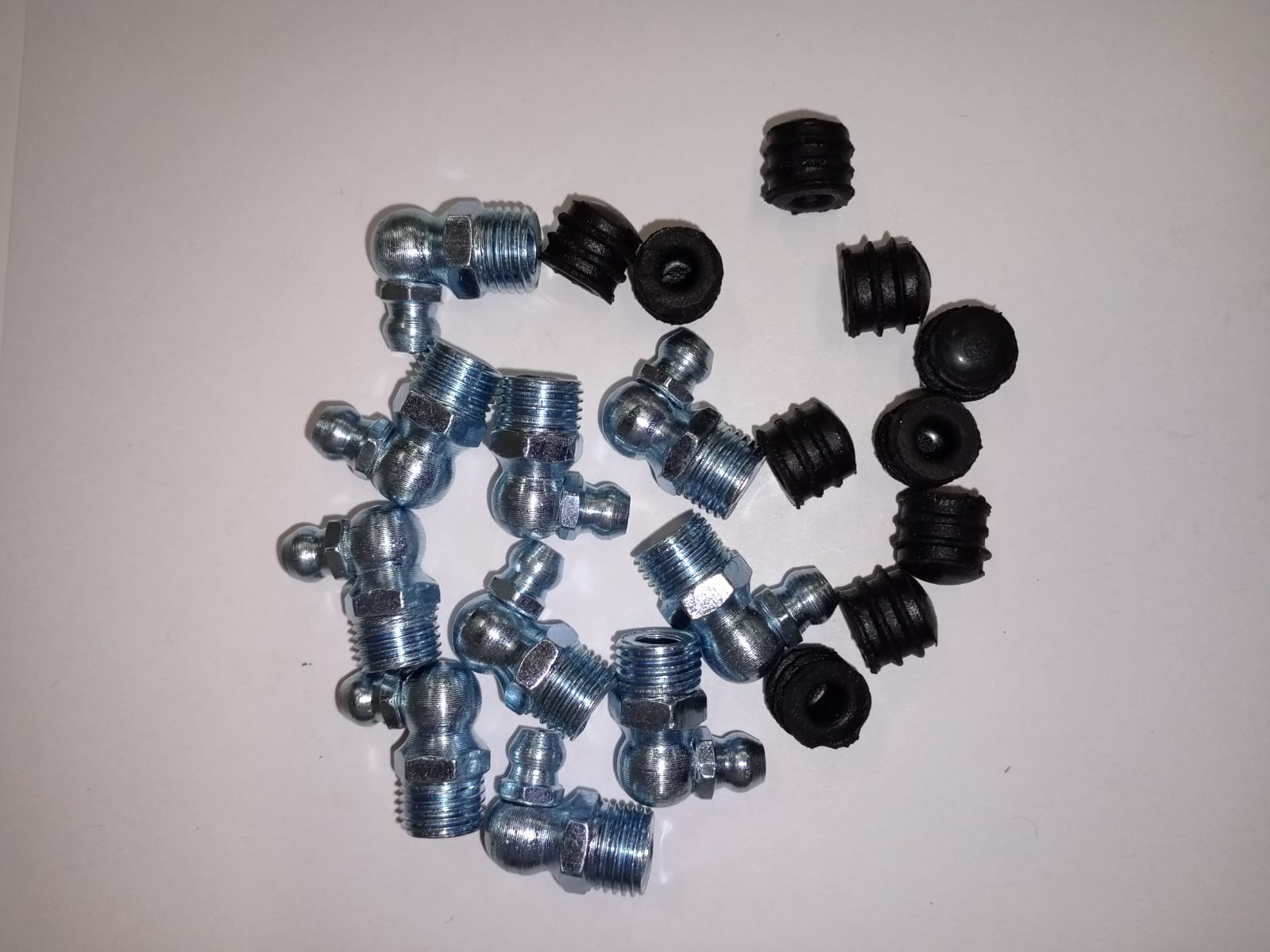 Комплект угловых пресс-масленок М6х1 90 градусов с защитным колпачком 10 шт